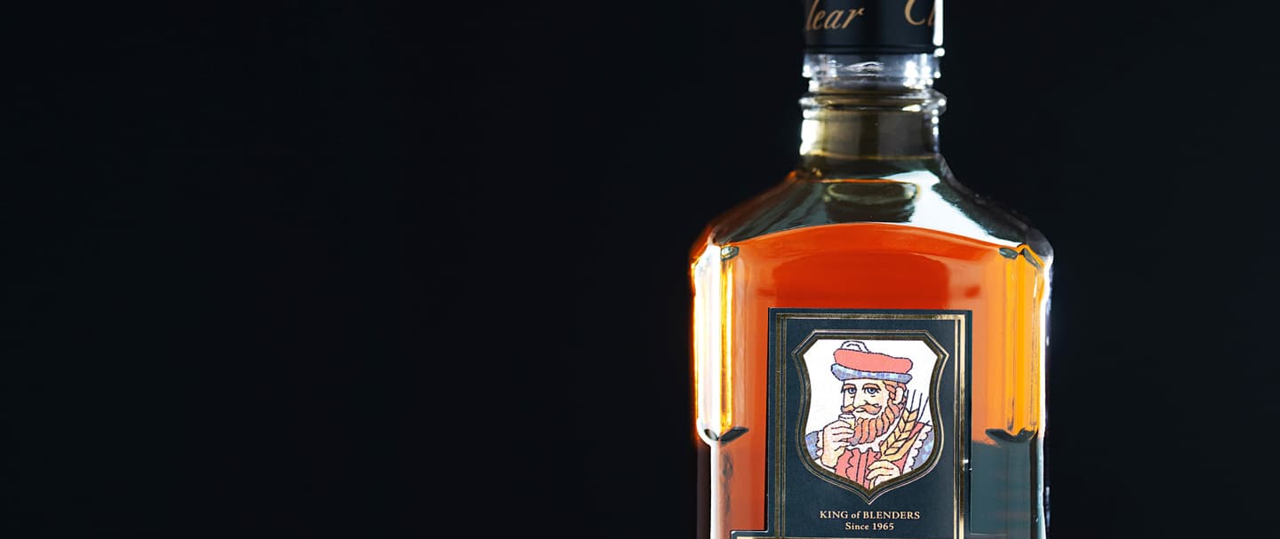 黒背景を入れて３灯で撮ったウイスキーボトル撮影（studio akegure）