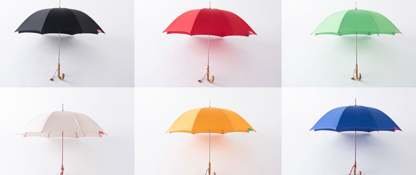 白背景をライティングして撮ったカラフルな傘（大阪）
